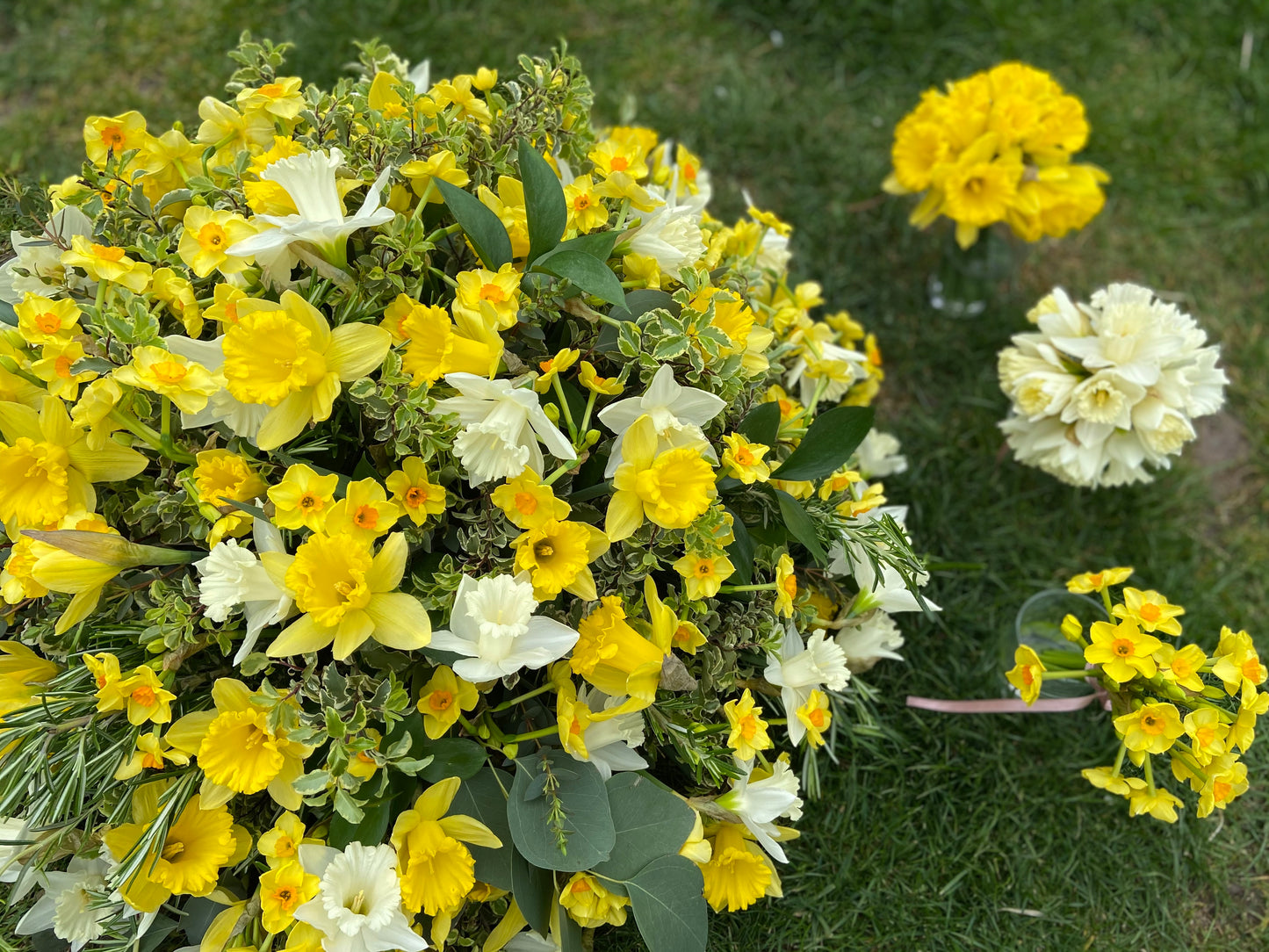 Daffodil Funeral Posy - Fresh Flowers Greenwich