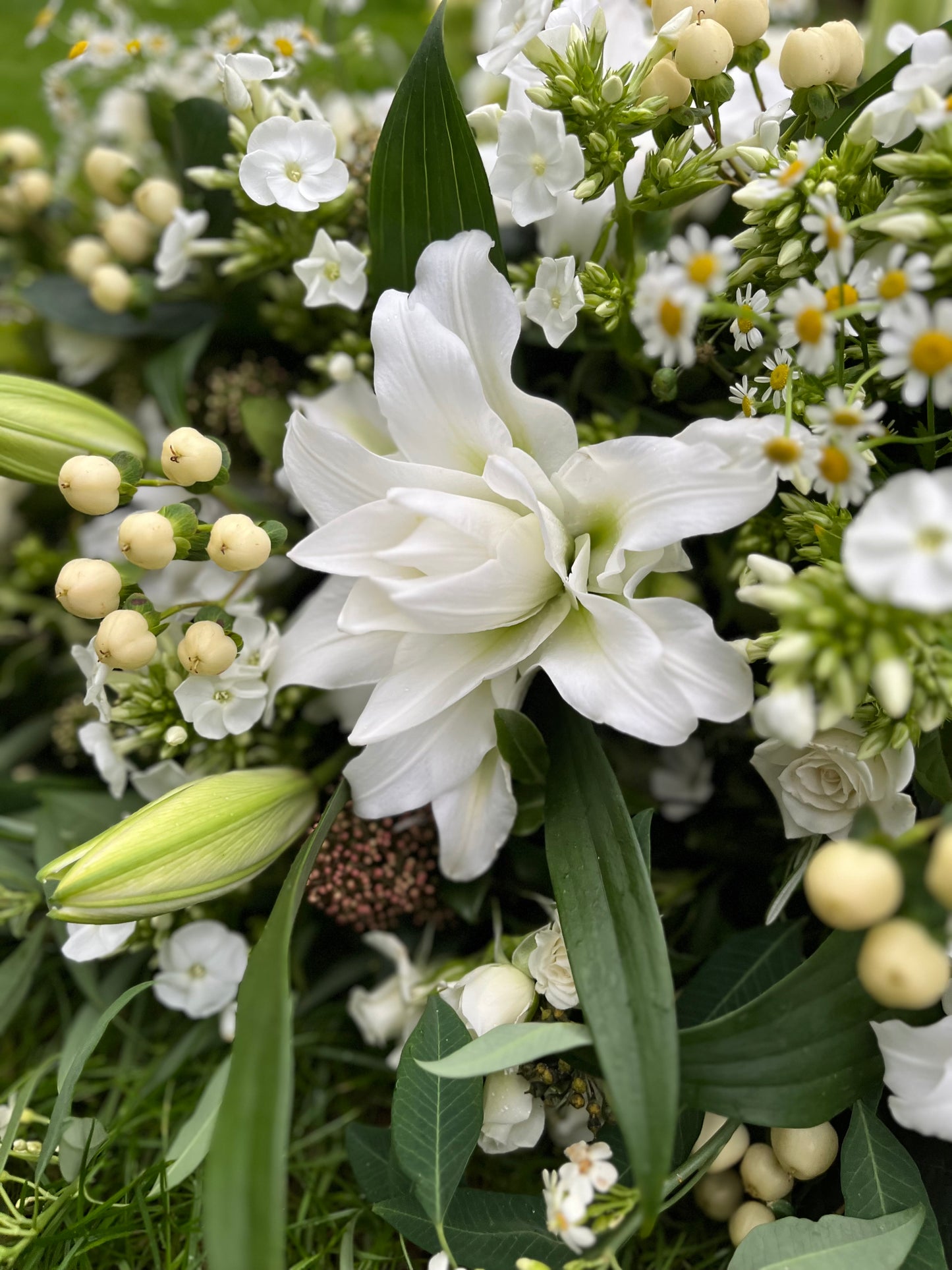 Casket Spray – White Funeral Tribute Flowers (Roses, Lily & Gerbera)